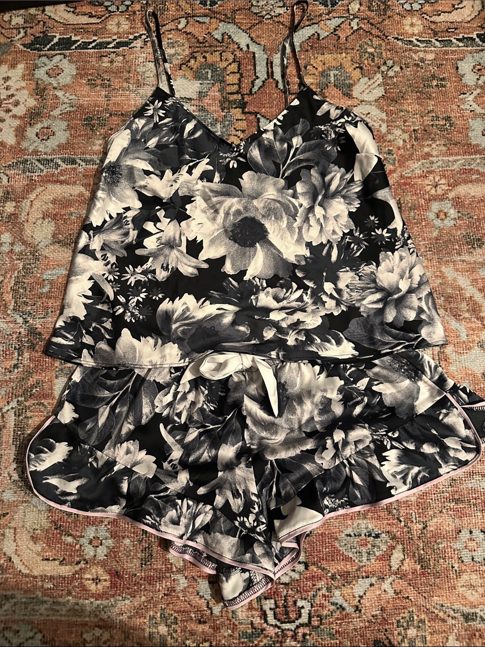 Victoria’s Secret Womens Black & Gray & White Floral Satin Cami & Shorts Set XS